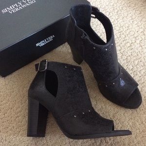 Simply Vera Vera Wang open toe booties